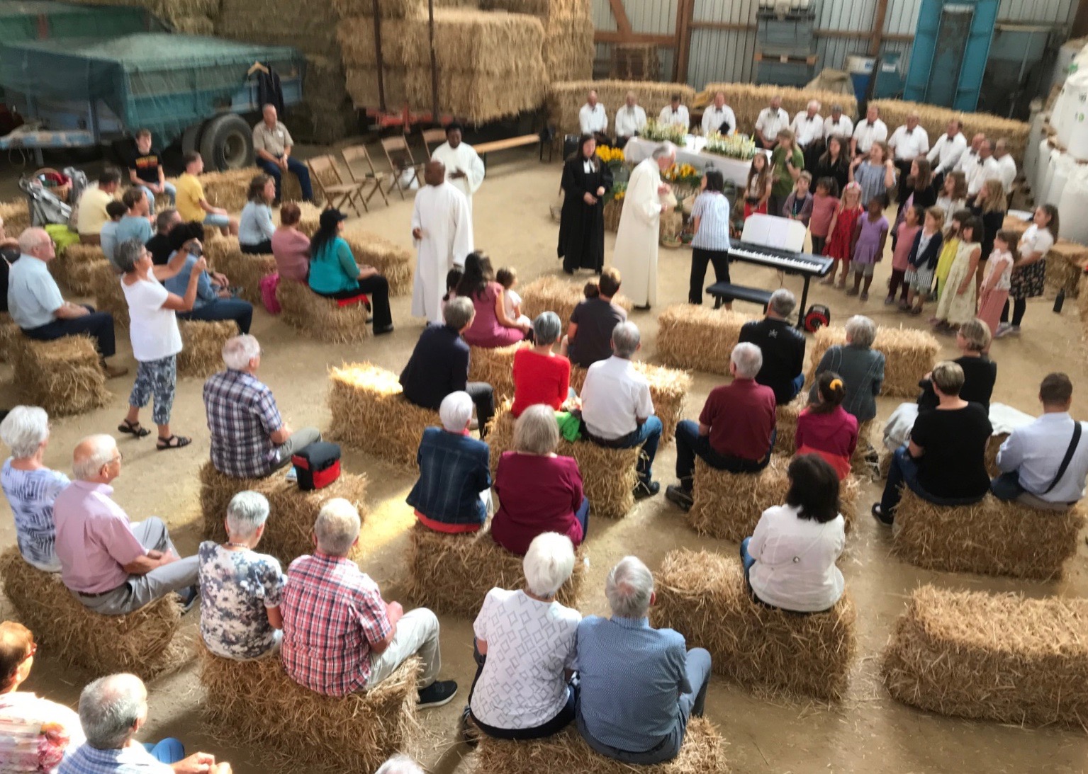 Stimmungsvoller Erntedankgottesdienst auf dem Bauernhof