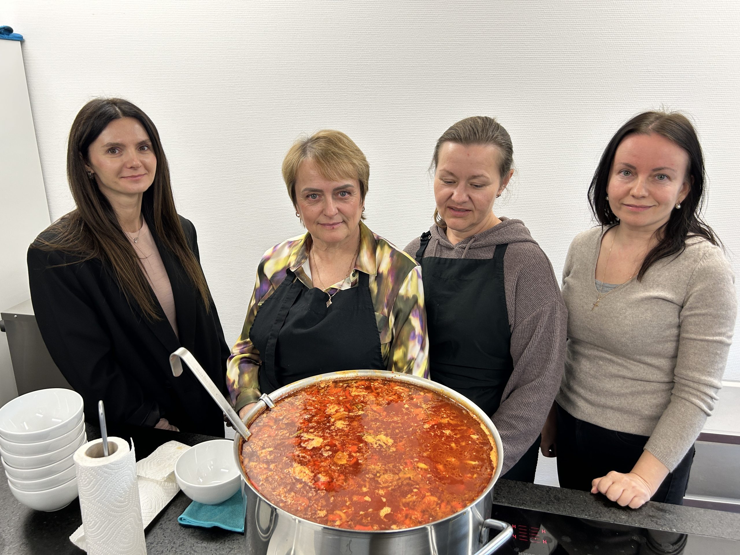 Gottesdienst mit lebendigen Diskussionen – Suppenessen mit legendärer Borschtsch