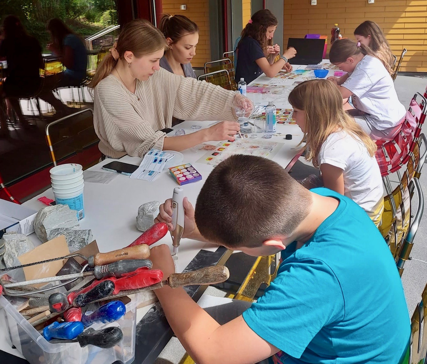 Kreatives Sommerprogramm mit Schülerinnen und Schülern